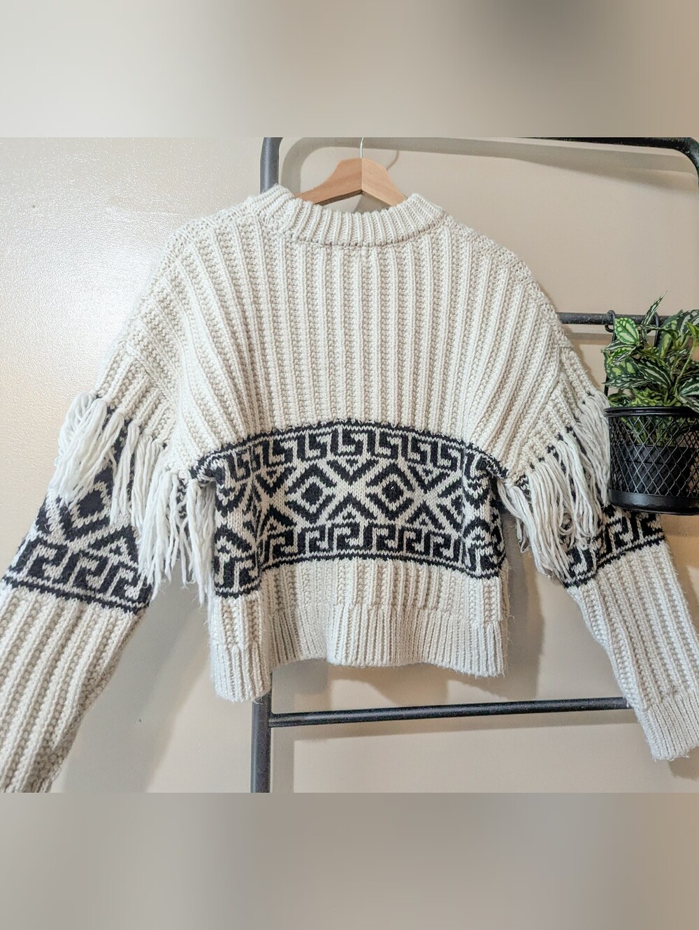🤠 H&M Cream & Black Aztec Geometric Fringe Chunky Knit Sweater - M